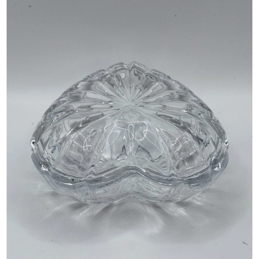 Vintage Clear Glass Heart Shaped Trinket Box Covered Candy Dish Jewelry Box 4.5”